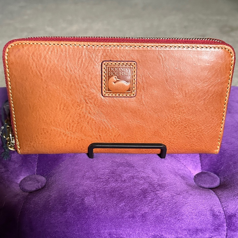 NWT Dooney & Bourke Brown Leather Zip Wallet